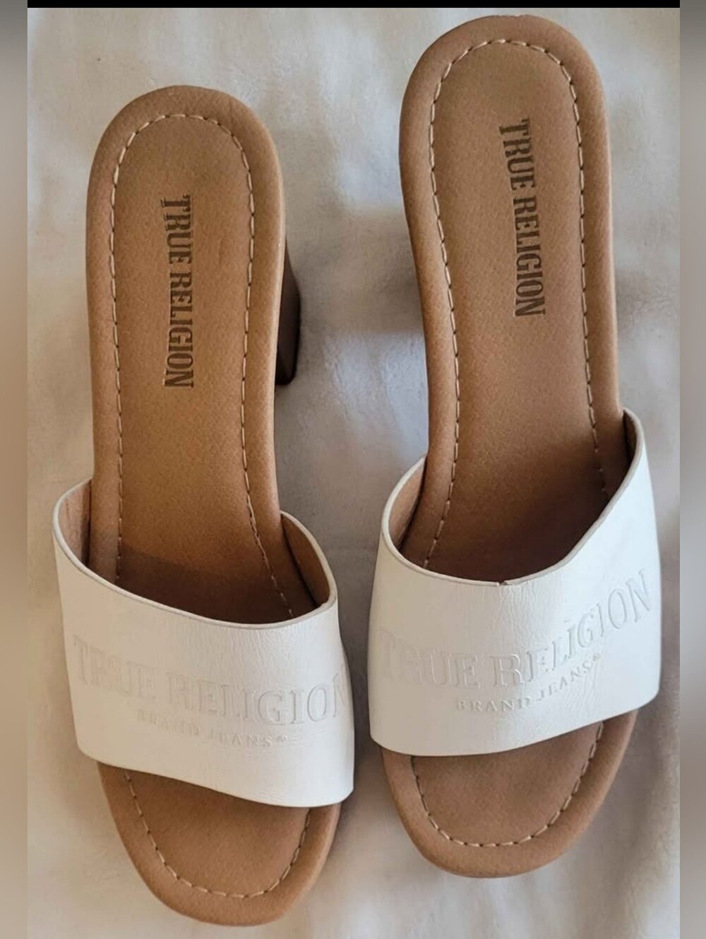 True Religion Women’s White Slide Sandals. Size US 9.